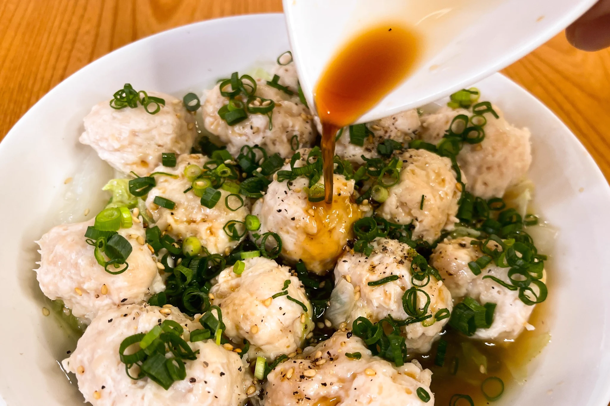 電子レンジで簡単調理！鶏だんごと白菜のさっぱり蒸し。