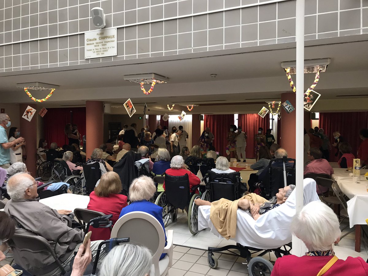 lesabondances's tweet photo. Après deux année sans pour cause d’épidémie, l’Ehpad du Rouvray était très heureux de pouvoir organiser ce samedi son traditionnel barbecue avec les résidents et leurs familles. Au programme : orchestre, danses africaines et bien sûr grillades ! Une journée très sympathique ! https://t.co/EPzEs875Wl