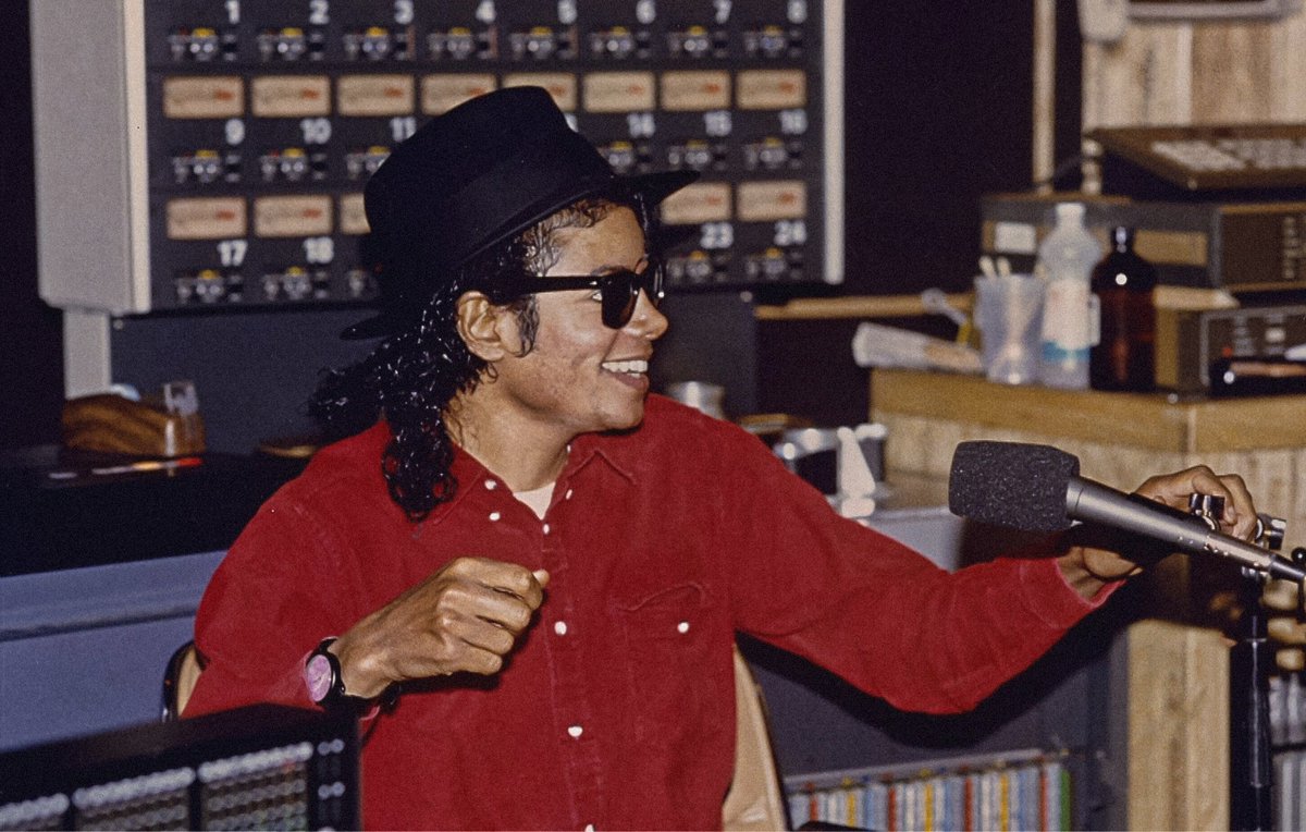 king__mjj's tweet photo. 13 years without michael jackson. the world didn't deserve him &amp; i will continue saying that until the day i die. rip.🕊
#MichaelJackson #RipLegend #MJFam #RIPMichaelJackson #KingOfPop https://t.co/O7WHFIpS2S