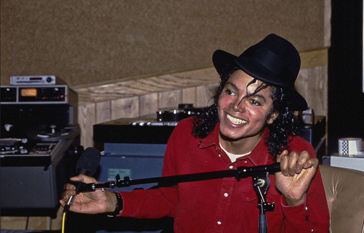 king__mjj's tweet photo. 13 years without michael jackson. the world didn't deserve him &amp; i will continue saying that until the day i die. rip.🕊
#MichaelJackson #RipLegend #MJFam #RIPMichaelJackson #KingOfPop https://t.co/O7WHFIpS2S