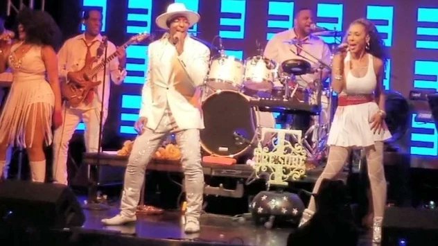 DustyyLaneBand's tweet photo. The party is live! Once again Tre'Sure packs the House! "I Love My Job" 💥😘https://t.co/M0mLjREmiT #KLEOLane #KeepUp #livemusic #partyhard #dancetilldawn #Top40 #FeetHurtenFun #funkband #billboardhits @DreamstoneLive @DustyyLaneBand https://t.co/W7xR41SoIN