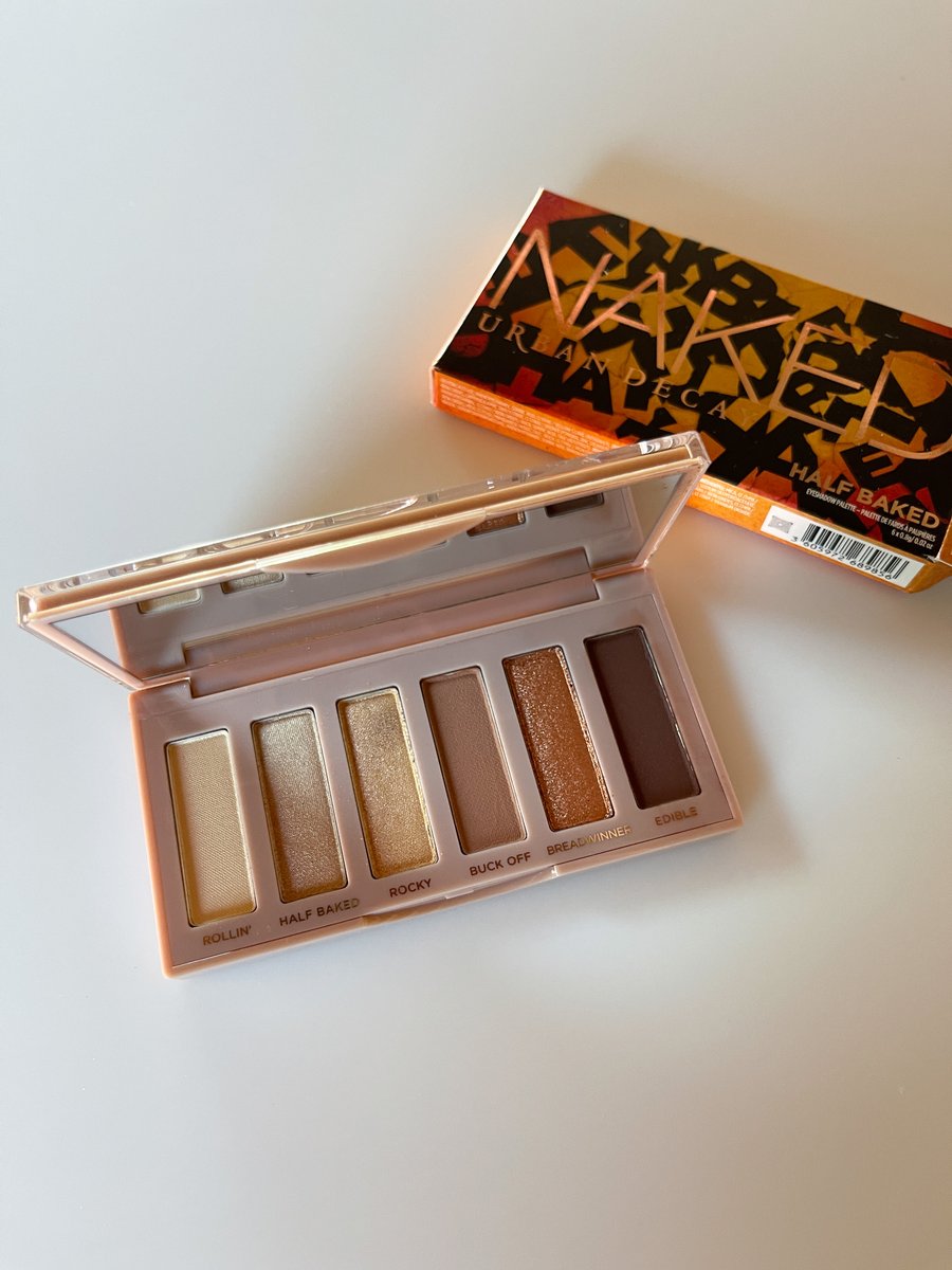 Consider this your summer travel PSA. I'm in love with this 'Half Baked' Naked palette--ideal size for travel + adds just the right amount of goddess glow.

Thank you for the perfect gift, @urbandecay! 😘