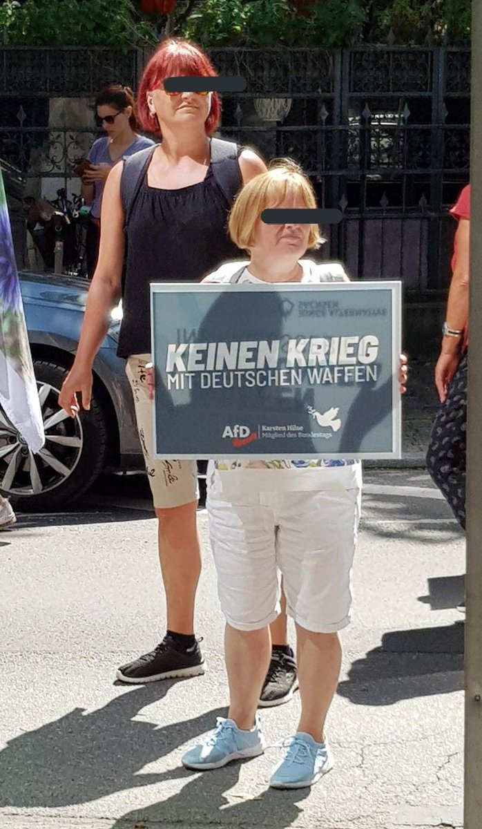 QDstoppenFFM's tweet photo. #ffm2506
Querdenker wie gewohnt völlig friedfertig unterwegs. Auch von faschistischen Parteien wird sich wie jedes Mal deutlich distanziert. Not. https://t.co/ZhXlGxXujB