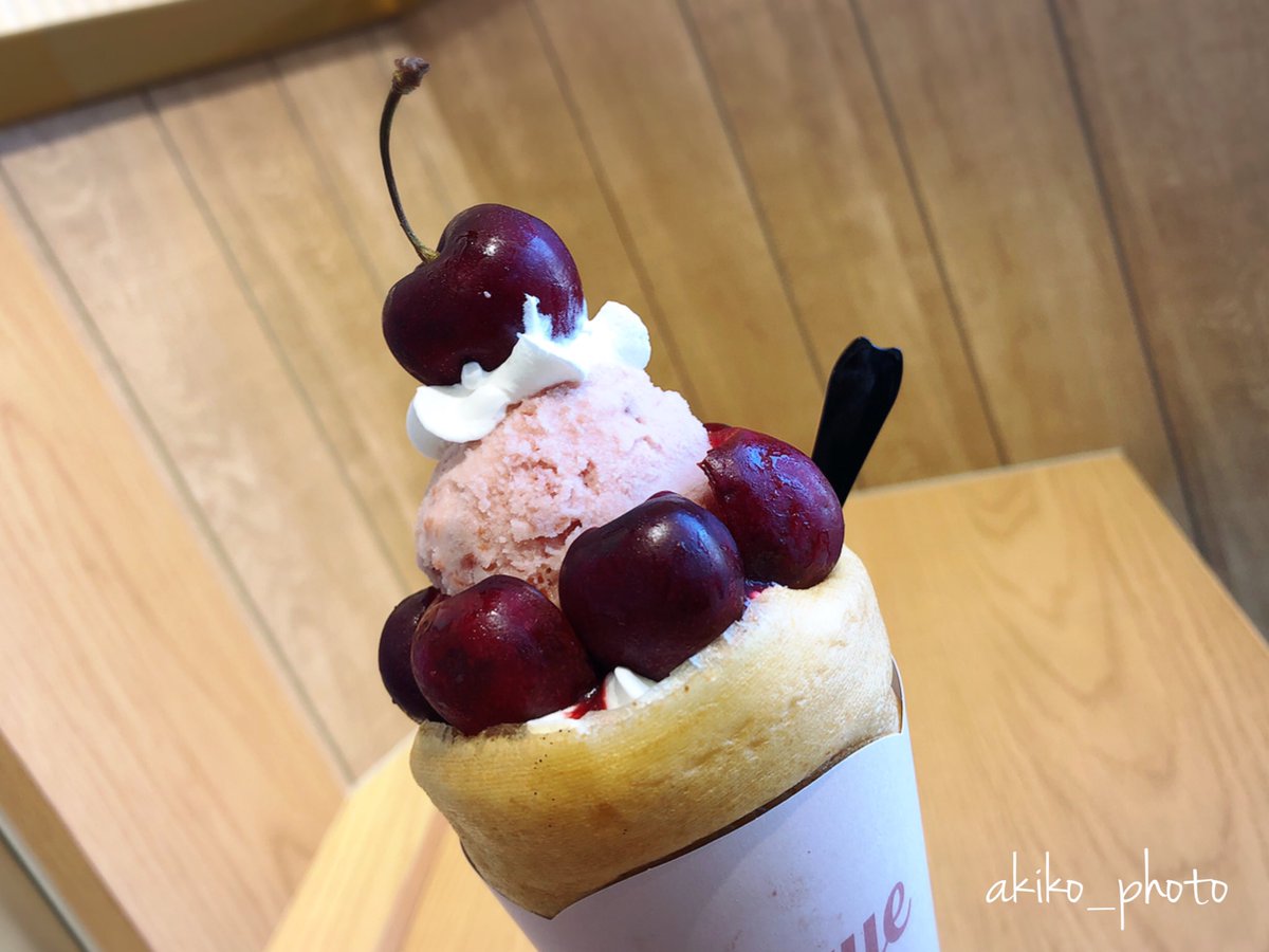 qe_akiko's tweet photo. 娘から「予定がキャンセルになって暇だから遊んで〜」と。 ジェラピケのクレープと天使のわらび餅♡ スイーツ食いだおれ！ こんな日はそうそうないから反省はしない、自分に甘い私。 https://t.co/9HQi2NEEH2