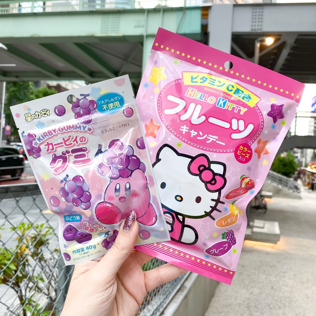 KawaiiBoxCo's tweet photo. ✨💗💕 POV: It's snack time! Which one would you choose? 🤔🍬🍭 Kirby Gummy in Grapes or Hello Kitty assorted fruity candies? 🍇🍓🍒

#kirby #hellokitty #teamkirby #teamhellokitty #candylove #kawaiidesserts #kawaii https://t.co/HDbeoTeODO
