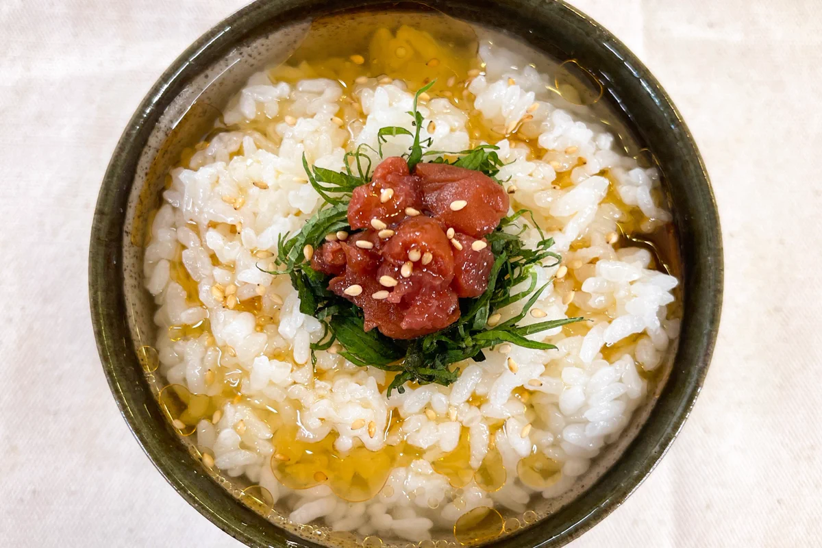 夏バテ気味な方にオススメ！『冷製梅しそ鶏がら茶漬け』レシピ♪
