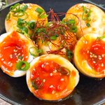 甘辛いヤンニョムソースがたまらない!ヤンニョム半熟卵。
