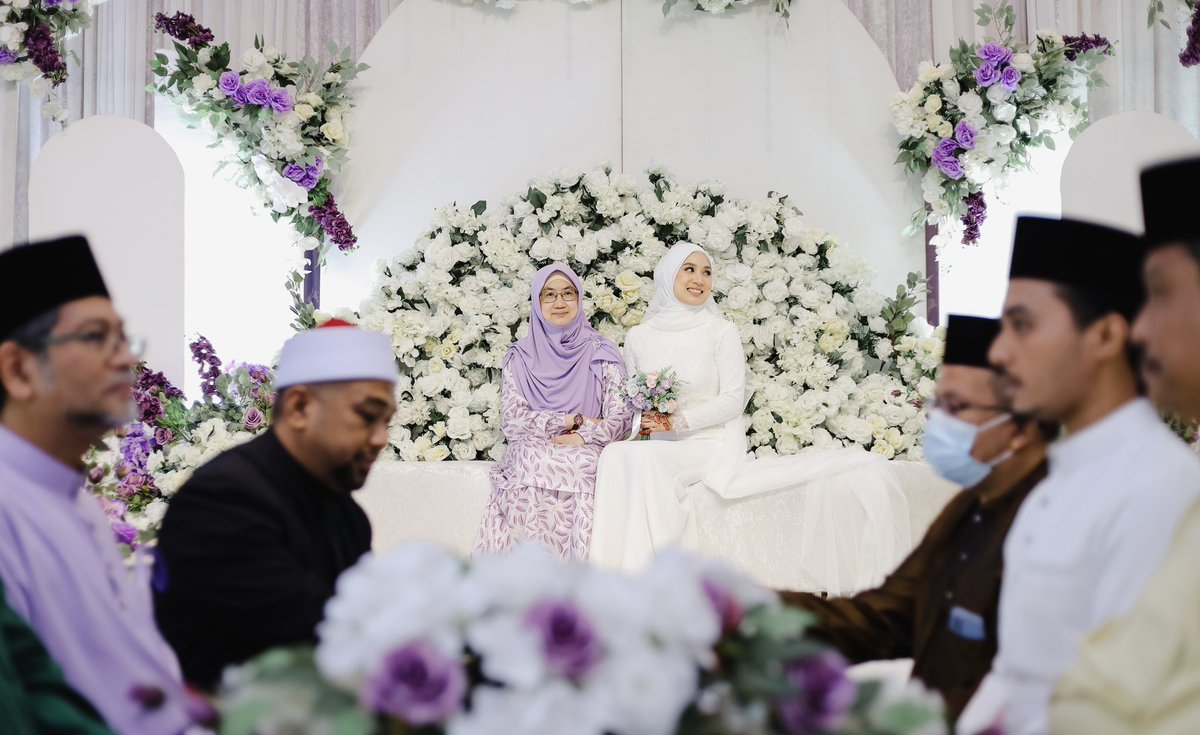 Hazwanrl's tweet image. After 2 years of waiting, dapat juga balik and kahwin dekat Malaysia. Alhamdulillah selesai with sekali lafaz 🥰🤲🏻