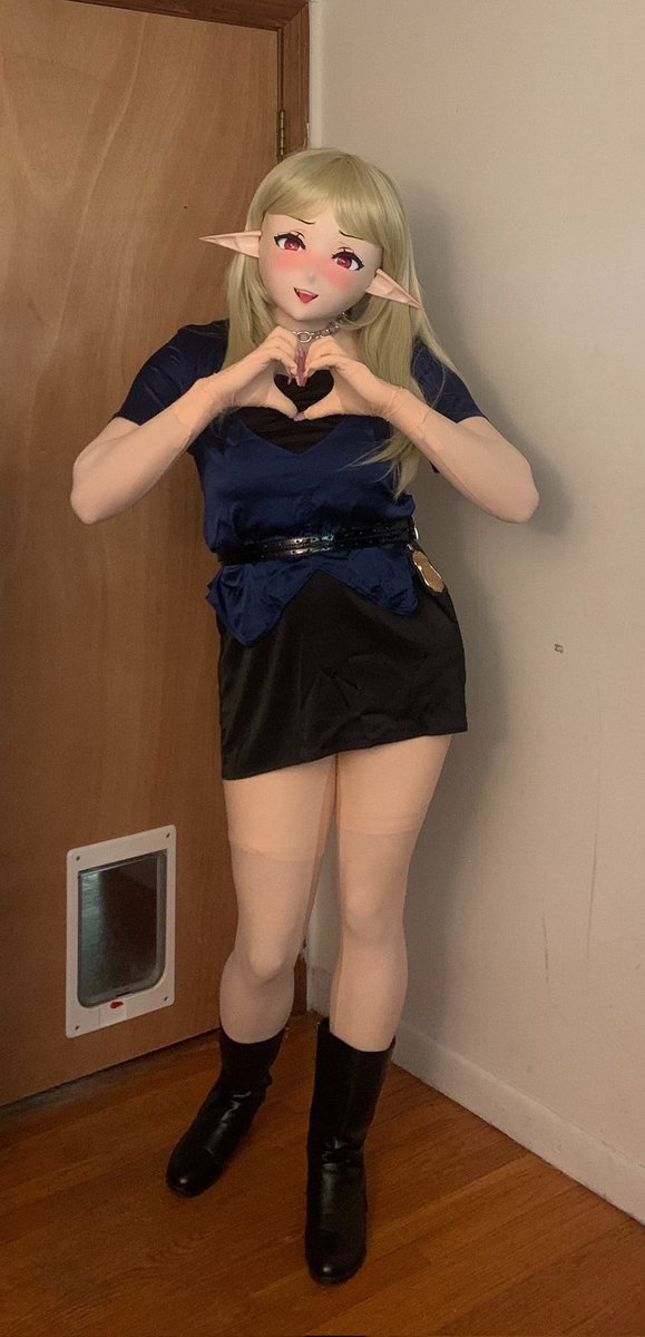 Hm....
It's the weekend...
I couldn't decide whether I wanted to post one outfit or the other...
It's a tough decision...
So have both ^w^
#kigurumi #policecosplay #bunnygirl #elfgirl #justice #coattails