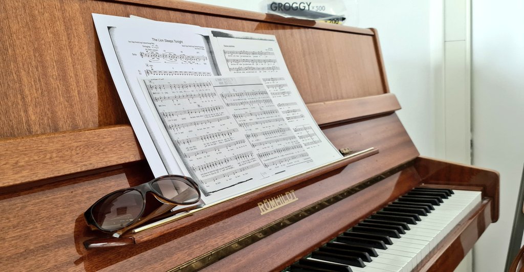 HWR_Berlin's tweet photo. Hat Spaß gemacht heute 😊 #Chorprobe mit Fanny Rennert an einem richtigen #Sommertag für das luftig bunte #Sommerkonzert 🎼🎶 des #HWRBerlin Chors ➡️ Lieder aus aller Welt am 5. Juli 19h am Campus #Schöneberg. Bitte Termin schon mal vormerken @braincityb @bpshwrberlin @HTMIBerlin https://t.co/osuH4VKcua