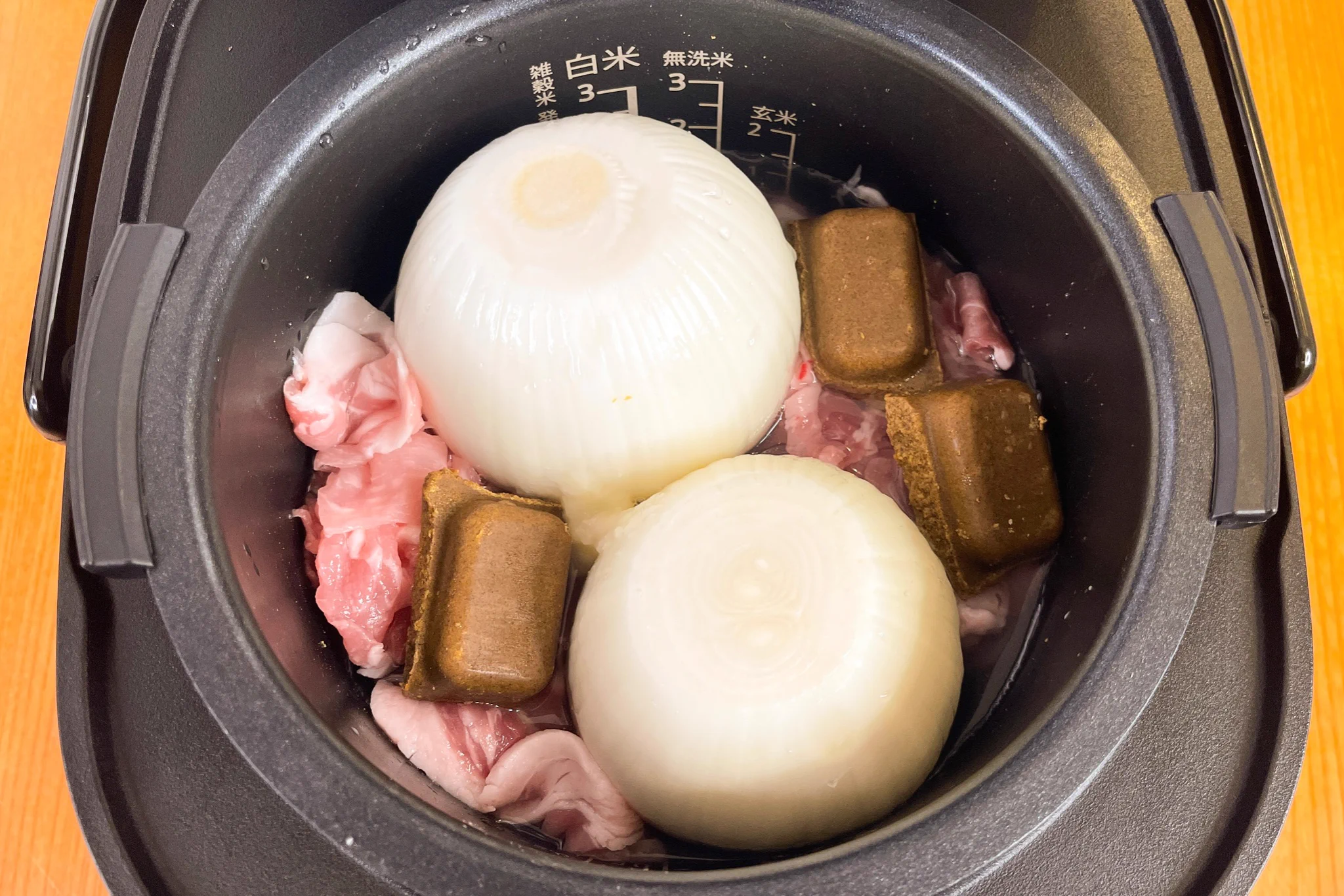 炊飯器で一発で作れちゃう！絶品丸ごと玉ねぎカレー食べてみて！