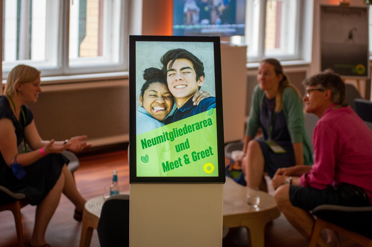 gruene_berlin's tweet photo. Vielen Dank an alle von euch, die heute mit uns den ganzen Tag lang diskutiert und Ideen ausgetauscht haben. Danke an alle Mitglieder und auch Gäste, dass ihr bei unserer #Zukunftskonferenz dabei wart! 
#WeiterWachsen https://t.co/M1slB4to9y