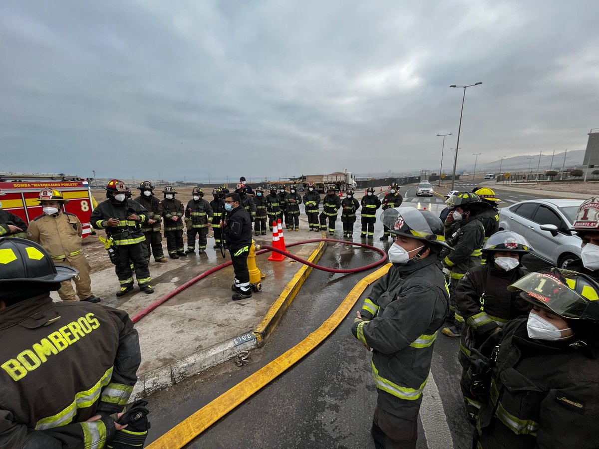 El cuerpo de bomberos de Antofagasta el día de hoy se encuentra realizando capacitación de abastecimiento para dar de alta el POE PO-CBA-005 que entra en vigencia a partir del 1 de julio luego de realizarse las correspondientes capacitaciones teóricas y practicas #CBA