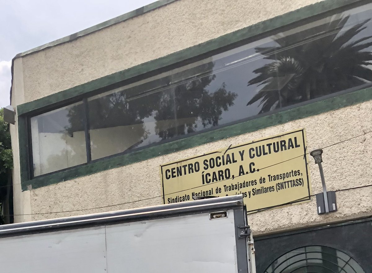 InformadorInde's tweet photo. Vecina homofóbica de este centro cultural en donde se realizaría una reunión del día de la diversidad, coludida con el secretario de seguridad de @MHestuCasa se llevaron detenidos a dos personas que laboraban ahí con la finalidad de no realizar dicha reunión.
@mauriciotabe https://t.co/ExSiWWyGaz