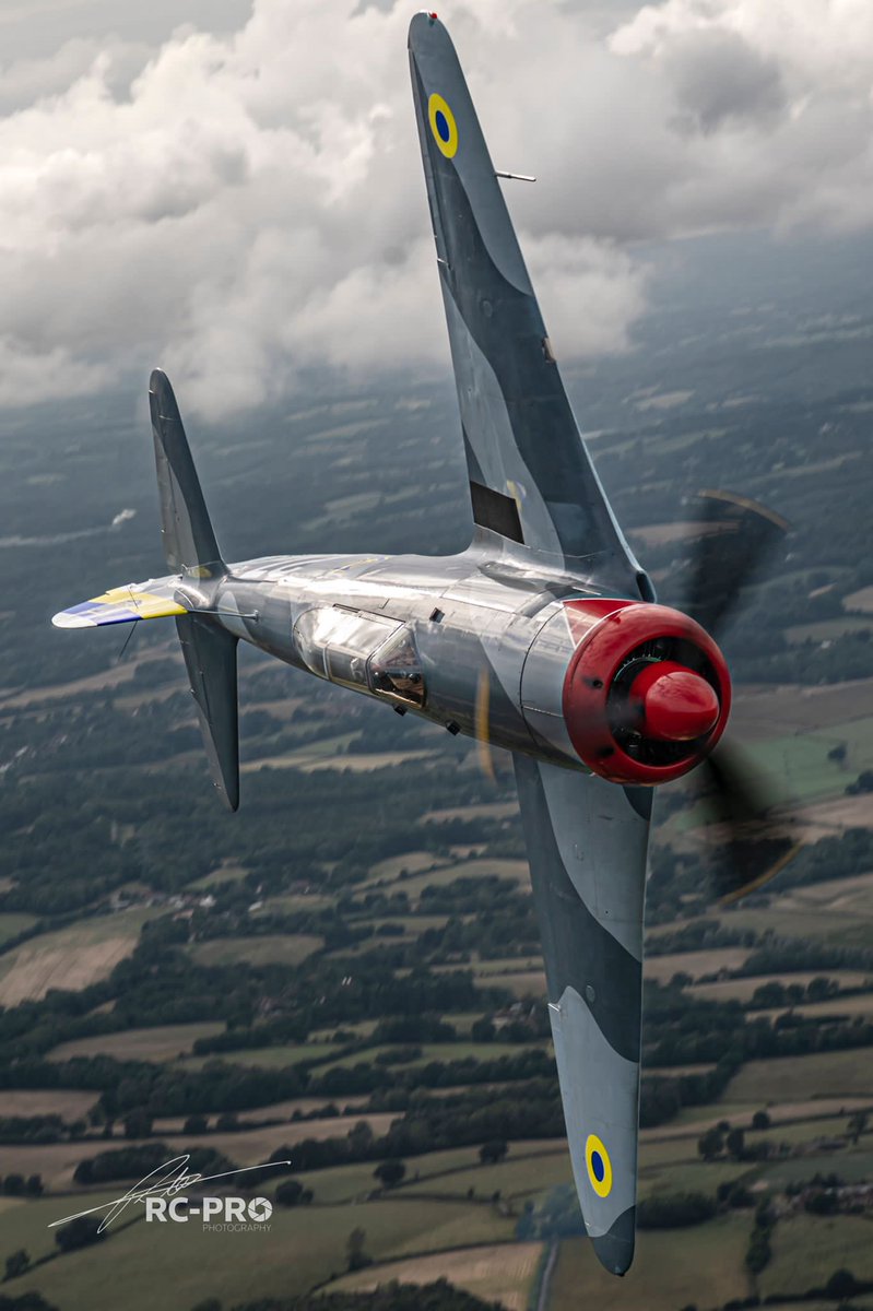 BobdavyDavy's tweet photo. Great shot from a Cessna Caravan after B of B airshow at Headcorn today https://t.co/gS74FIFCF6