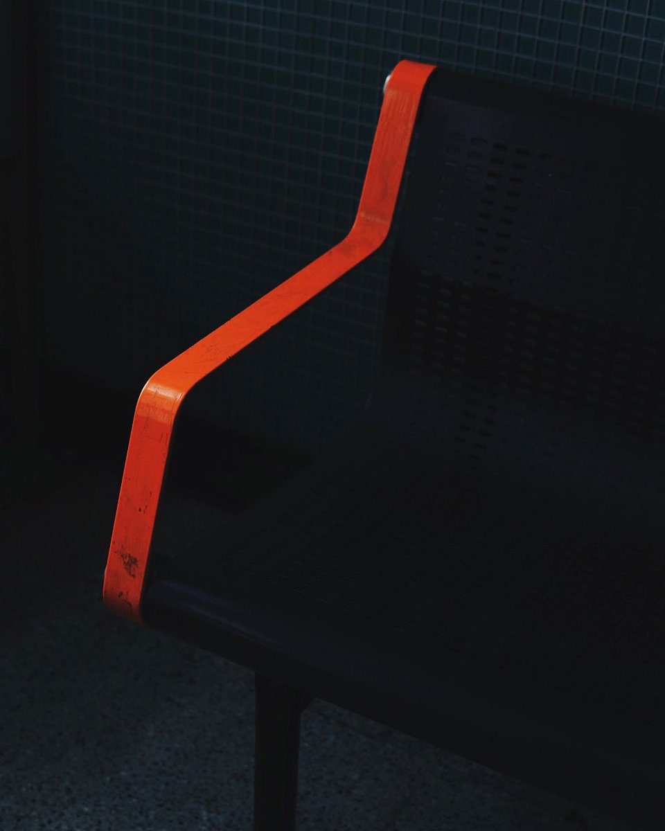 CharlDettmer's tweet photo. Overground. Shoreditch. #streetphotography #broadmag #sonya6400 https://t.co/Yh9lEUc7sw