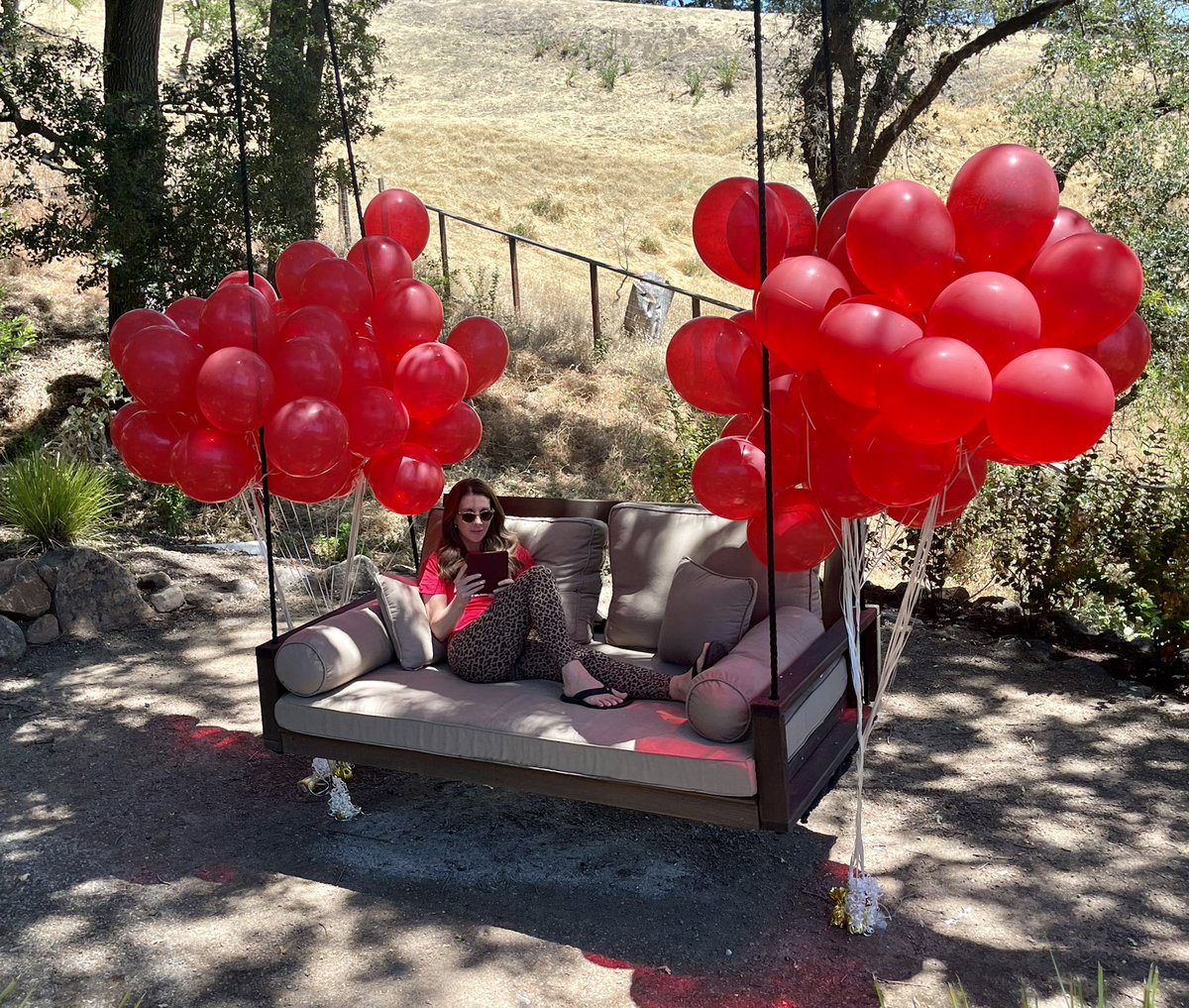 shannonrwatts's tweet photo. When your friends send you red balloons to celebrate passing federal gun safety legislation. 🎈 https://t.co/qL8vWhGC8f