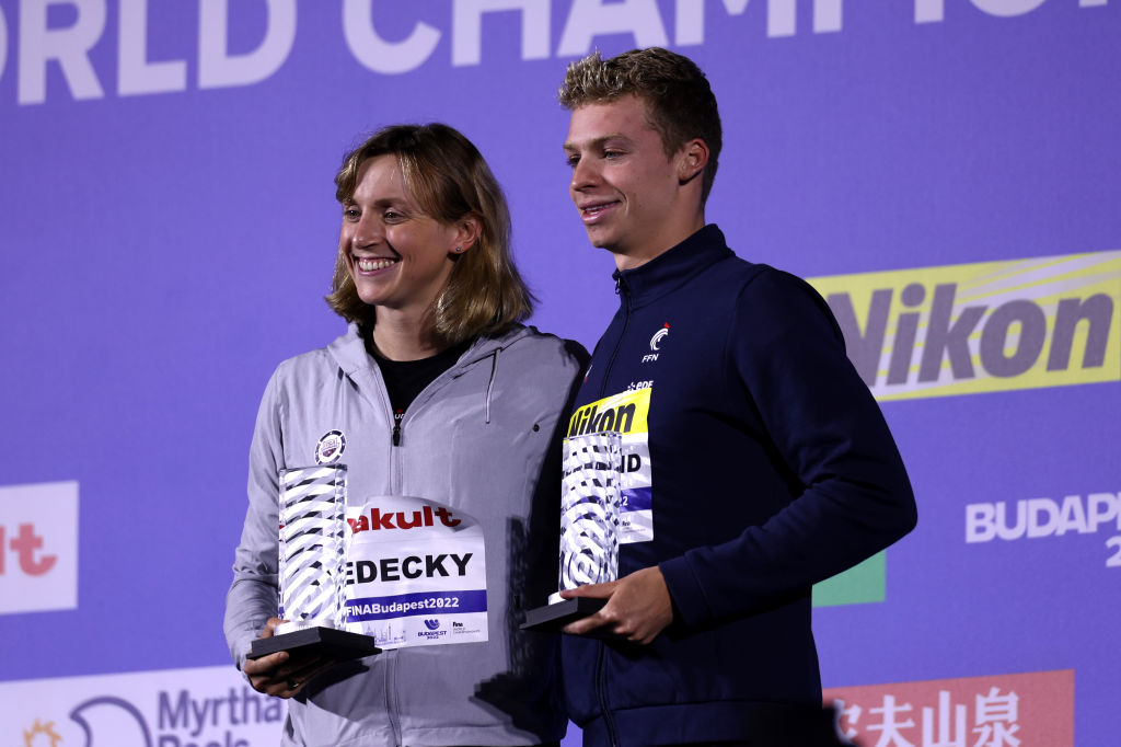 🇺🇸Katie Ledecky and 🇫🇷Leon Marchand are awarded best female and male swimmers at #FINABudapest2022 
🎉🎉🎉