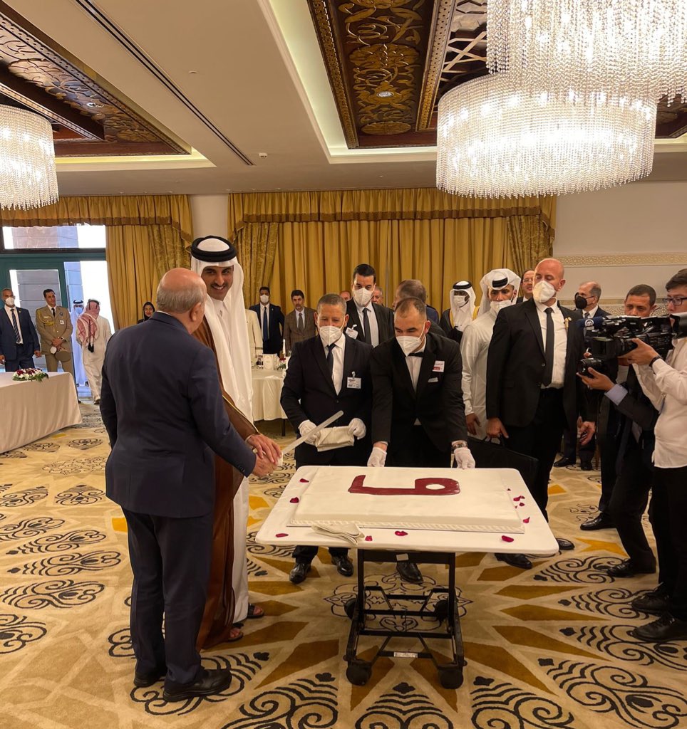 NadeebQa's tweet photo. 🇩🇿🇶🇦| الرئيس الجزائري يحتفي بالذكرى التاسعة لتولّي سموّ الأمير المفدّى مقاليد الحُكم

#الجزائر | #نديب_قطر | #قطر 🇶🇦 https://t.co/2OsX4wFZzh