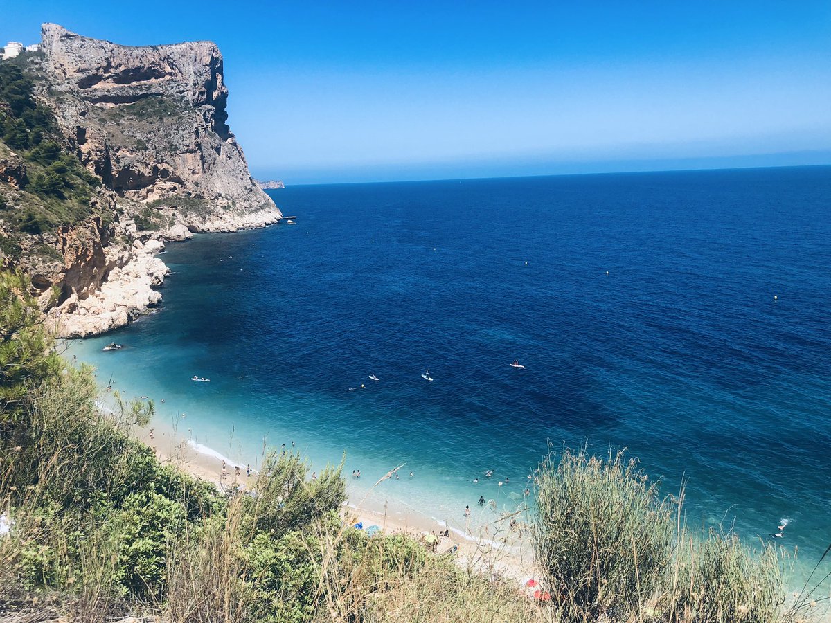 YoliFernd's tweet photo. Sin filtros el azul de nuestro Mar Mediterráneo #calamoraig 😍 https://t.co/WnnVMXthuZ