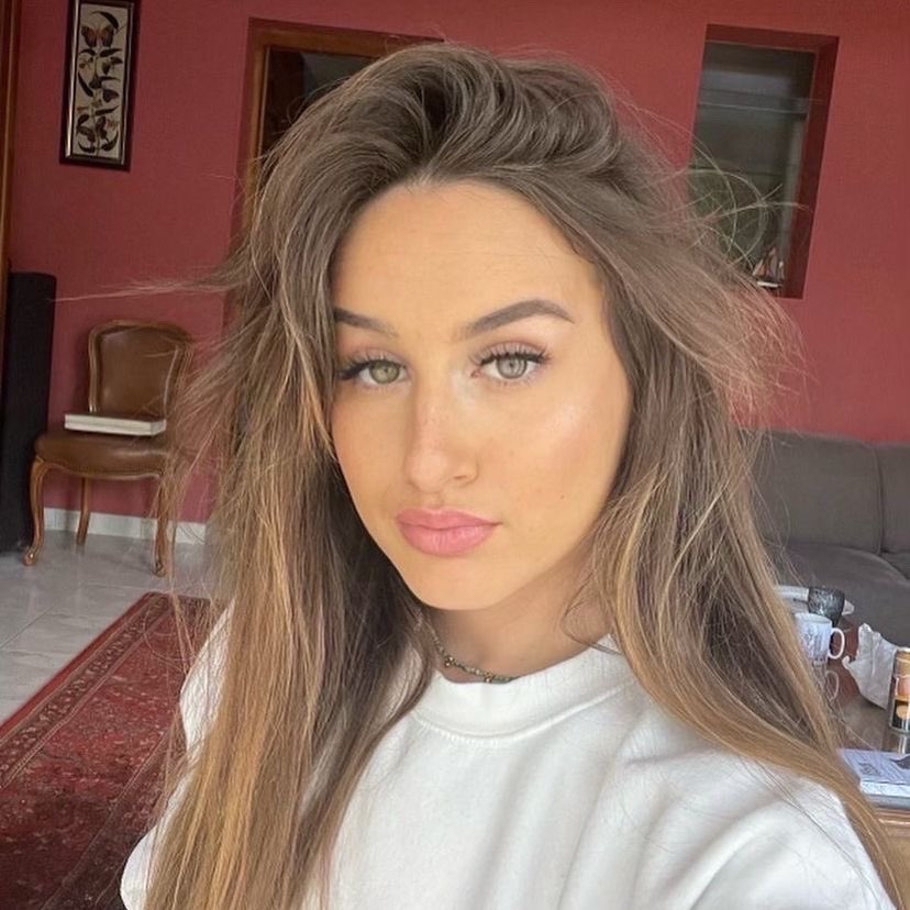 userrrrrr56's tweet photo. Vous préférez WEJDENE ou SA COUSINE ? 🥰 https://t.co/Slvp0RrBXV