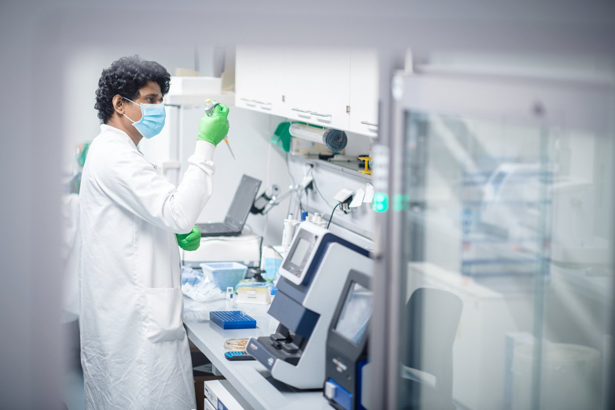 BioNTech_Group's tweet photo. We announced positive data on the safety, tolerability &amp; immunogenicity of 2 Omicron-adapted vaccine candidates (mono- &amp; bivalent). Preliminary lab studies showed both candidates neutralizing Omicron BA.4 and BA.5 though to a lesser extent than for BA.1. https://t.co/wuaveqBT3v https://t.co/QB5JqJNpeW