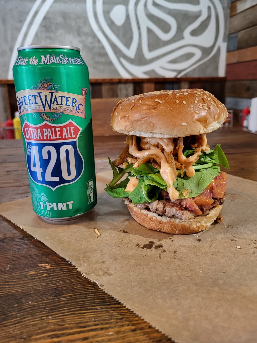 fbgrantpark's tweet photo. Come on down for this amazing daily burger!
Pork burger with @dpfarm40 goat cheese, GA peach chutney, organic arugula, crispy onions, and paprika mayo
Don't forget to wash it down with a @sweetwaterbrew 420! https://t.co/TvgCYSFgnj
