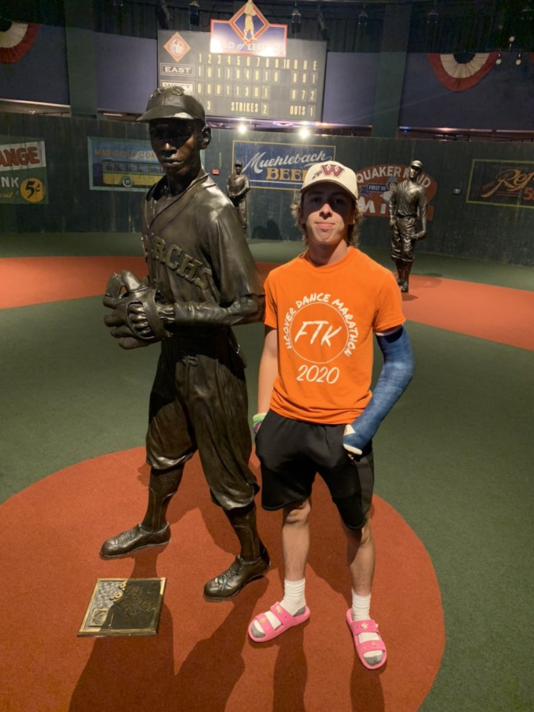 Nelley13's tweet image. Great visit to the Negro League Baseball Musuem. We got to meet museum director, Bob Kendrick! @NLBMuseumKC