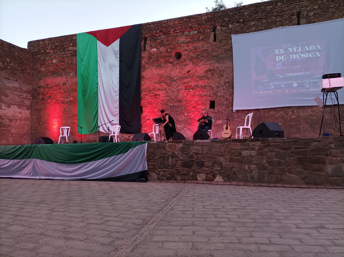 alqudsandalucia's tweet photo. concierto “La ruta de la Dignidad”: Gani Mirzo Ensemble, con Neila Benbey, Ibrahim Keivo (Siria), Juan José Barreda, Josean Martín y Fran Lasuen.
• Danza oriental #EsalimDanza 
• Grupo «Sí, hombre sí».
#XXVelada#Gibralfaro por #Palestina

 #SiHombreSi #DignityRoad https://t.co/ebKf5HNfYK