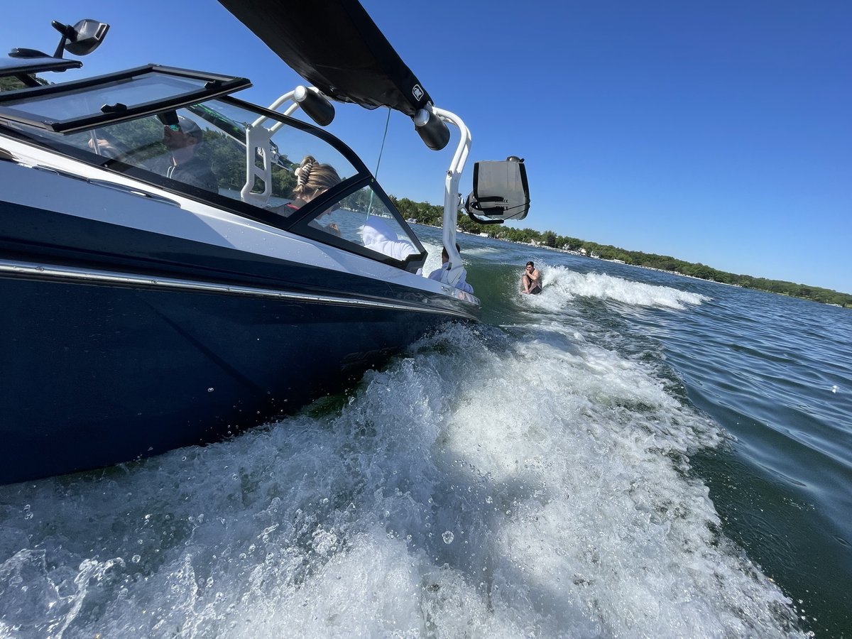 boathouseh2o's tweet photo. "Waves eye view" of the new all electric GS22E! #thisisboating https://t.co/TYq8YjZe80