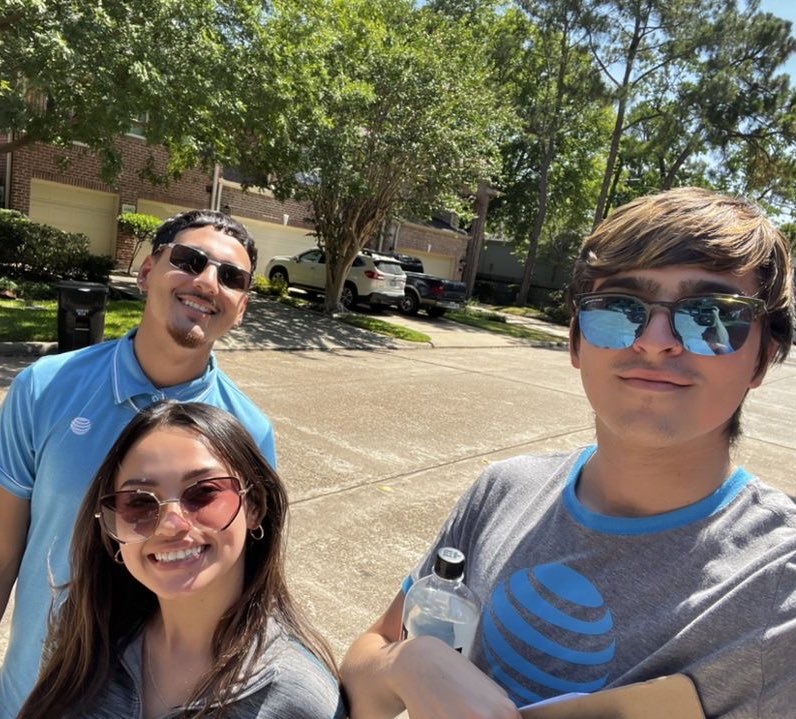 kirsten_peavey's tweet image. Prime Houston is back out this weekend serving up piping hot #ATTfiber on the streets 🌐🔥🍽👟  #STXfiberflex #WinAsOne #Movefaster 

@JohnFar97994380 @bashar_yazgi @Edith_Acevedo06  @AkbarPRIME1 @STXSpeedsetters