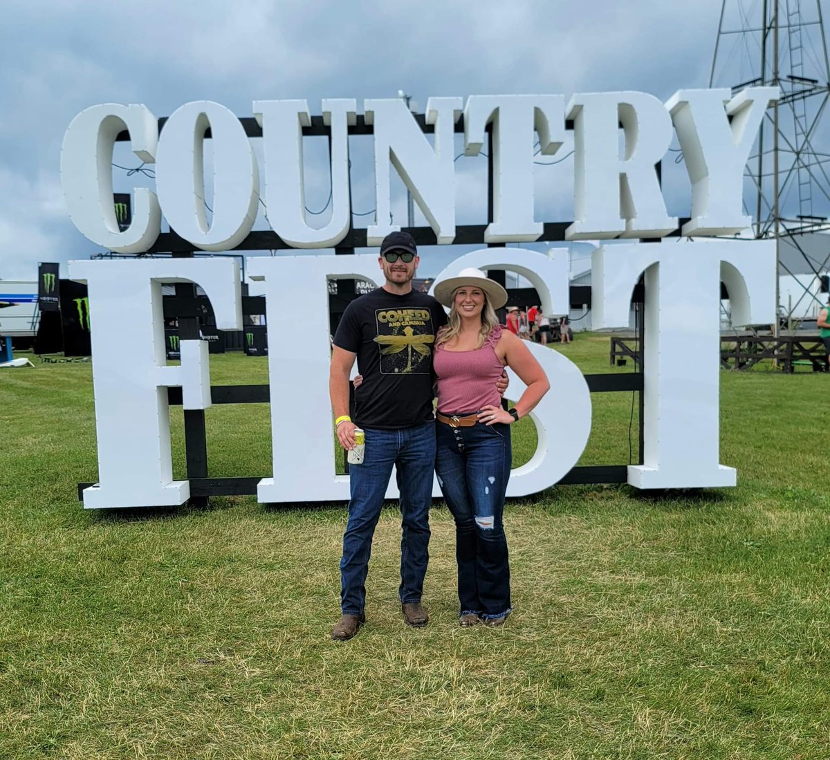 larson6789's tweet photo. Maybe the country fans won't notice. @Coheed @countryfestwi https://t.co/QTMRL3J7Sn