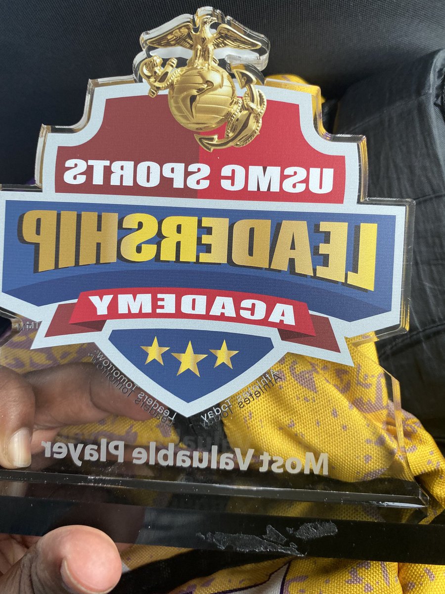 Had a great day with coach ⁦<a href="/CoachScargle/">John Scargle</a>⁩ WINNING MVP OF THE CAMP 😁!!@hernandofootball