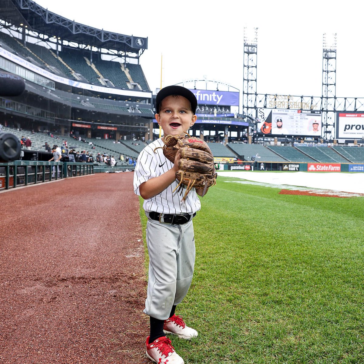 whitesox's tweet photo. Today we welcomed 7-year-old Beau Dowling for an ultimate day! 

Diagnosed with high-risk neuroblastoma as a toddler, Beau battled through stem cell transplants as well as several rounds of chemotherapy, radiation and immunotherapy. He recently was diagnosed with thyroid cancer. https://t.co/Y2jvcKh9UE