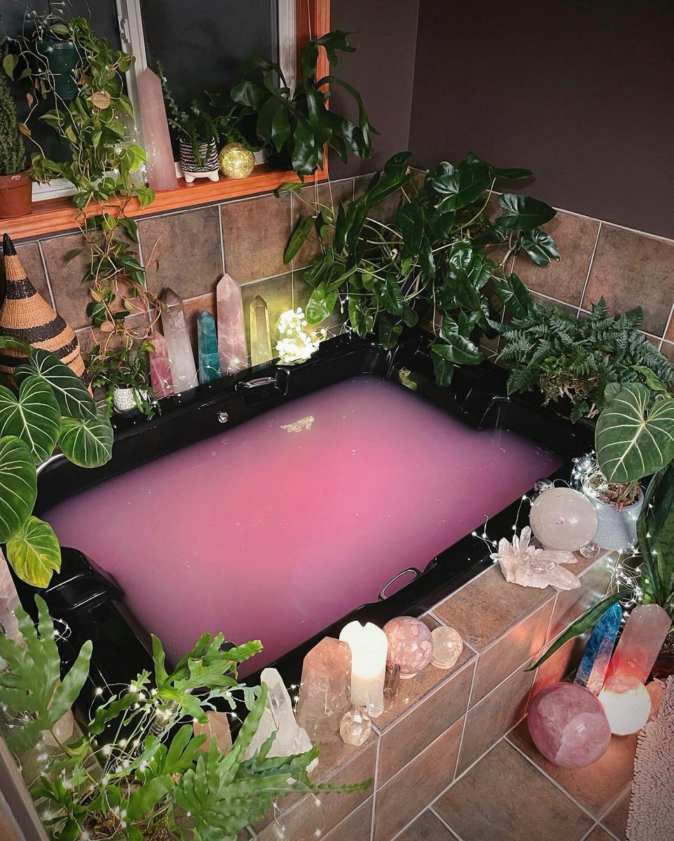 Catalin60041066's tweet photo. Here are some witchy baths for you guys #witchcore #witchbath #Spirituality #spirtualbath https://t.co/IoiRYbT4ep