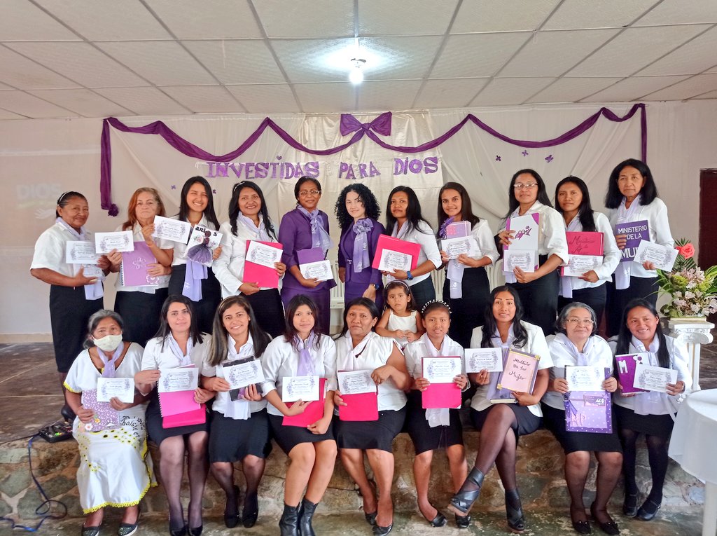 SIEMA_AVOcc's tweet photo. 22 nuevas damas certificadas, que aceptan el llamado del Señor para predicar el Evangelio de Salvación a otras damas de su misma Etnia Wayúu.
@avoccidental
#SantaCruzDeMara
#MinisteriosDeLaMujer
#25DeJunio https://t.co/tnL8A1NJJm