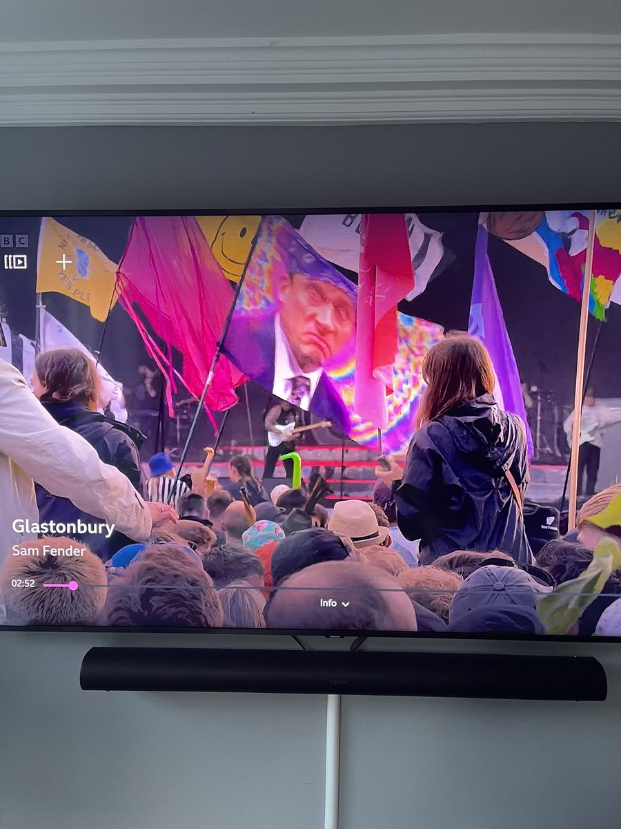Dfranky87's tweet photo. @theofficetv @SteveCarell 😂😂 Prison Mike has made it on a flag to #Glastonbury2022 https://t.co/MbnGfQ31O0