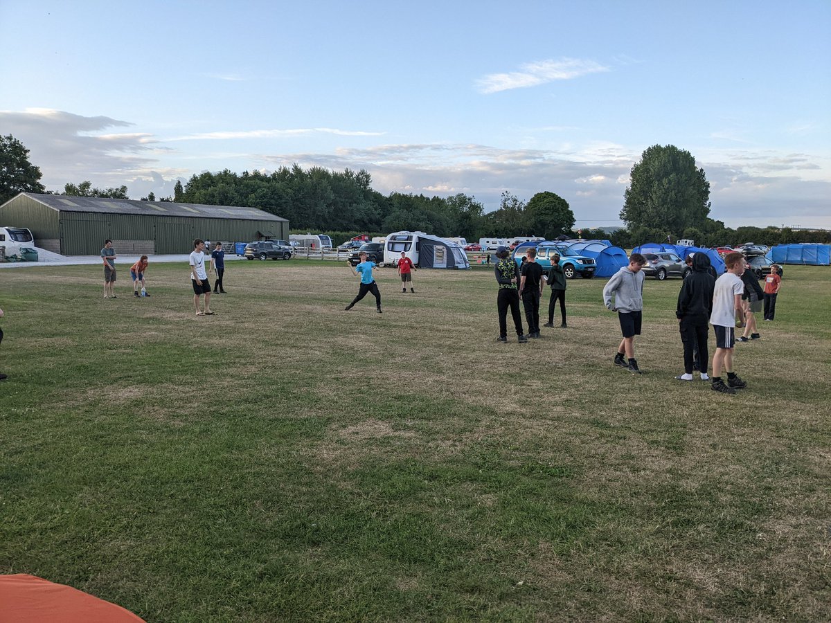 Spontaneous #softball at camp this evening. Lovely to see the whole #dofe group getting involved. <a href="/BevGrammarPE/">BevGrammar PE</a> would be proud. #waterbottlebat <a href="/DofENorth/">DofE North</a>