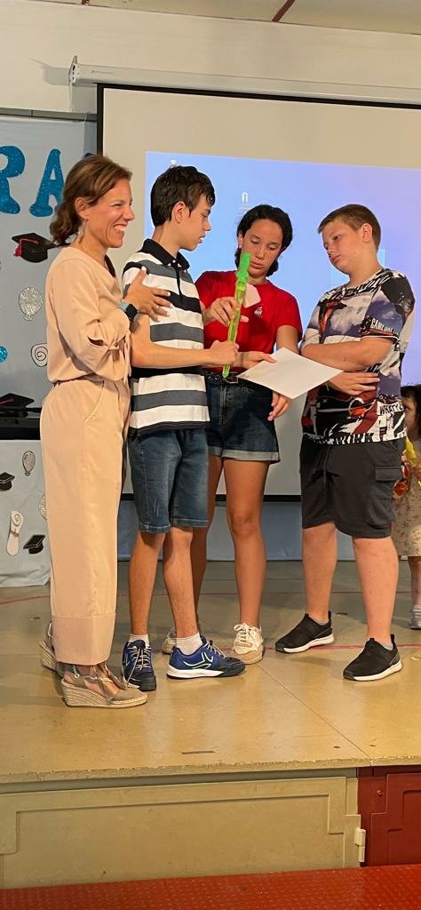 CeipLosCalifas's tweet photo. Emocionante despedida de nuestro querido Darío, alumno del aula específica. Echaremos de menos tus divertidas canciones 🎶. Te deseamos lo mejor en esta nueva etapa 🥰💕 #GRADUATIONDAY 🎓 #AulaTEA #InclusionTEA https://t.co/gzuw2jjjyG