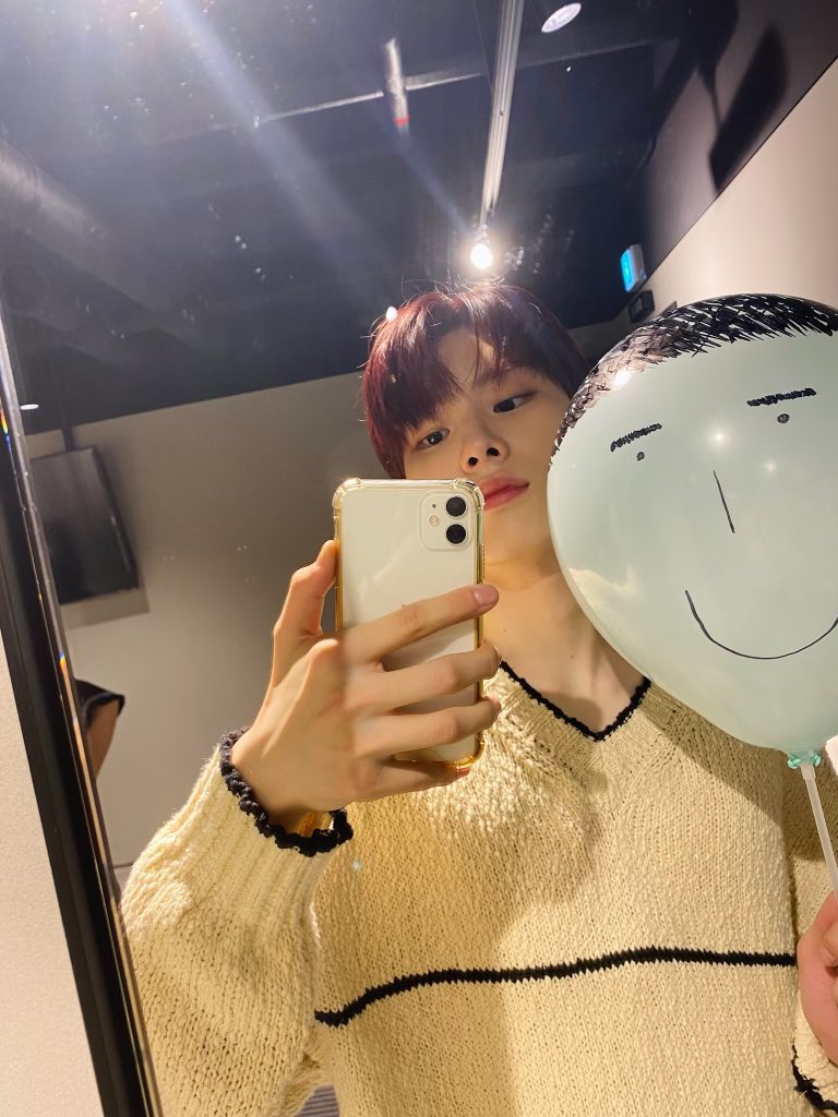 WooKyungjun_FR's tweet photo. [ TWITTER | 240622 ]

“C’est une photo que j’ai pris avec mon ami lol hehe 🥹 qui est le plus beau ? 😶��🌫️🎈” 

 #우경준 #KyungJun https://t.co/m53c4UiXCT