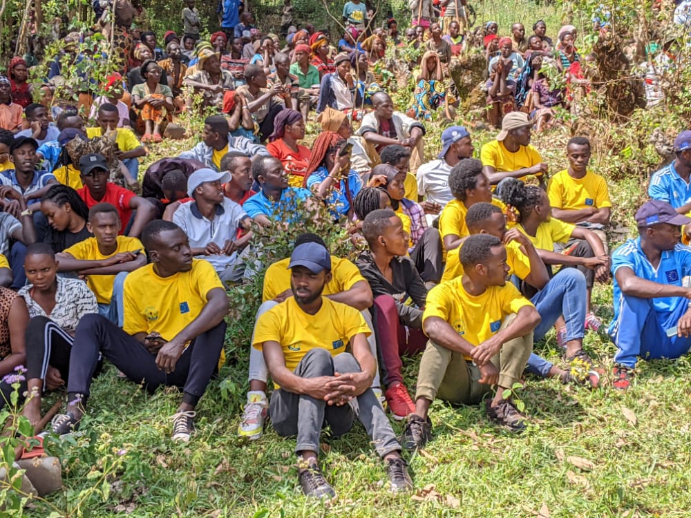 GisagaraNyc's tweet photo. None kuwa 25/06/2022, Ihuriro ry'#Urubyiruko ruvuka muri @GisagaraDistr rwiga muri za Kaminuza @gusa_gusa1 rwifatanyije n'abayobozi ndetse n'abaturage,gukora umuganda ngaruka kwezi muri #Savesector,aho twaharuye umuhanda ungana 3.2Km
@YouthCultureRW @RwandaYouth @RwandaLocalGov https://t.co/OiK1dnpNPQ
