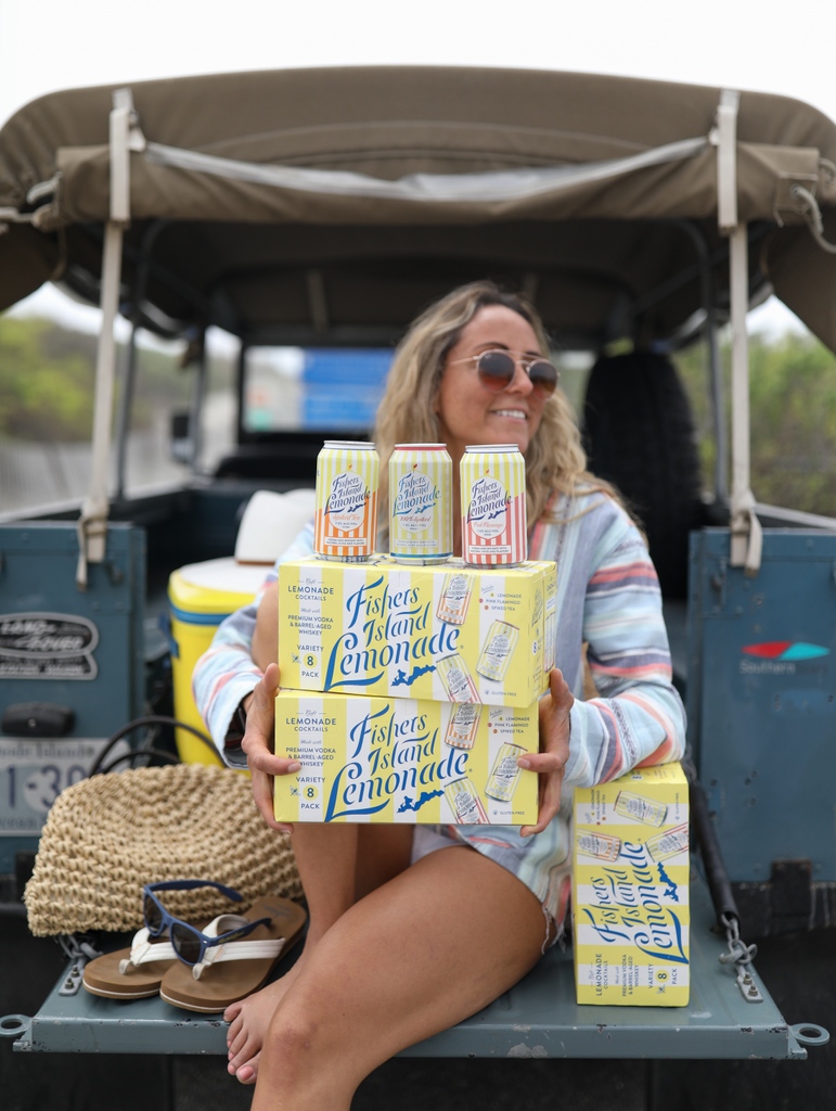 There's no better way to show up to the party 🍋 We hope you #FindYourIsland this weekend!

#vodka #whiskey #alcohol #liquor #cocktail #cocktails #summerdrinks #drinksofsummer #fishersislandlemonade #fishersisland #cannedcocktail #rtd #readytodrink #drinkFIL