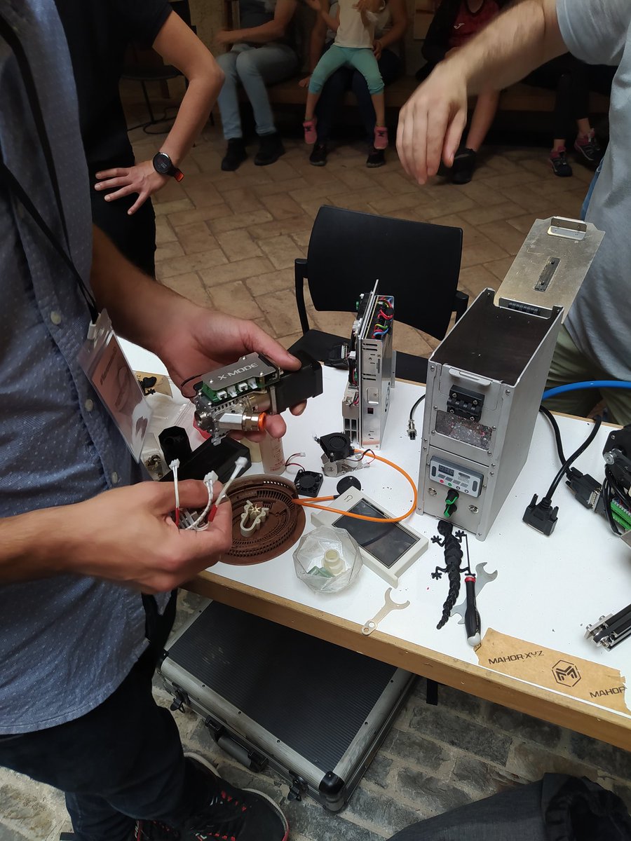 <a href="/mahormuniz/">mahor.xyz</a> es un visionario de la impresión 3D y un referente mundial en este sector. 
Buscando siempre la mejora continua y dispuesto a compartir conocimientos con todos.
Un orgullo para todos nosotros.
¡¡Muchas gracias por venir a la #Navarmaker3D!!