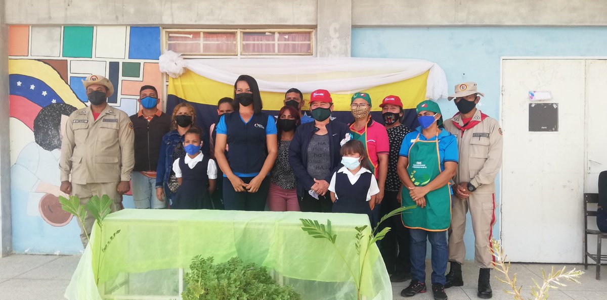 SenoraRocio's tweet photo. Conformación y Juramentacion de BRICOMILES en la U.E.N NUESTRA SEÑORA DEL ROCIO, RED INTERCIRCUITAL SANTA RITA ZULIA, CIRCUITO 2 SUIZO COLLAZO.. GRACIAS AL 1*10 DEL BUEN GOBIERNO PRONTAMENTE SERÁ ATENDIDA NUESTRAS NECESIDADES GRACIAS SEÑOR PRESIDENTE NICOLÁS MADURO MOROS https://t.co/DKRx3XAH6R