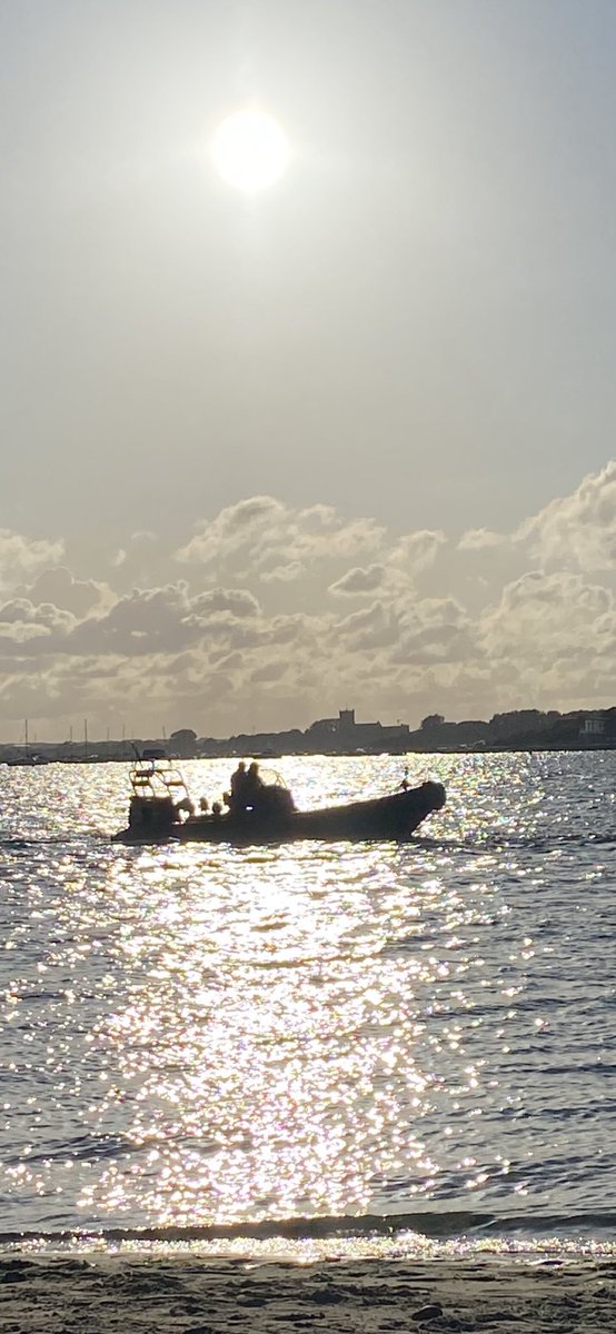 emmabeavis75's tweet photo. @DorsetMarine thanks for keeping our waterways safe #mudeford #christchurch 5mins later you would have seen the #redarrows coming into land @BournemouthAir what a beautiful county we live in #dorset https://t.co/uMMlz7zUOb