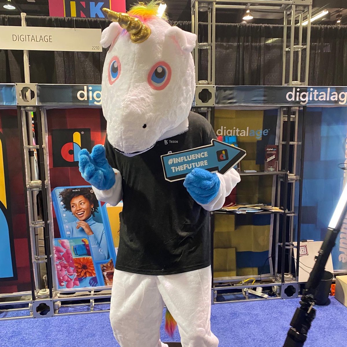 GoDigitalage's tweet image. Digitalage x Vidcon Day 2 recap. Second day was even more fun than the first. Today is the last day and we’re going to make it count. Make sure to stop by booth #2210 in Hall C and visit us before the day is over. #InfluenceTheFuture @VidCon #Vidcon #VidCon2022