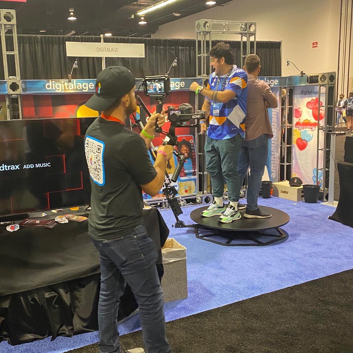 GoDigitalage's tweet image. Digitalage x Vidcon Day 2 recap. Second day was even more fun than the first. Today is the last day and we’re going to make it count. Make sure to stop by booth #2210 in Hall C and visit us before the day is over. #InfluenceTheFuture @VidCon #Vidcon #VidCon2022