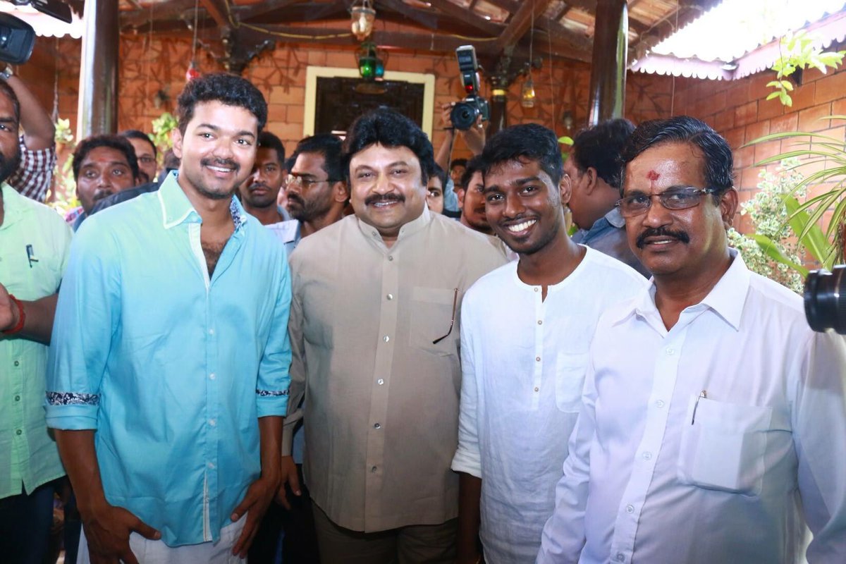 kingofkwood's tweet photo. #Theri (#Vijay59) Pooja happened 
On this Day - June 26, 2015 ✨

#7YearsOfTheriPooja #7YearsOfTheriPoojai 
@Atlee_dir #GV50 @gvprakash @theVcreations 
@actorvijay #Varisu | #Beast | #Thalapathy67 https://t.co/YQ0oyhx6ne