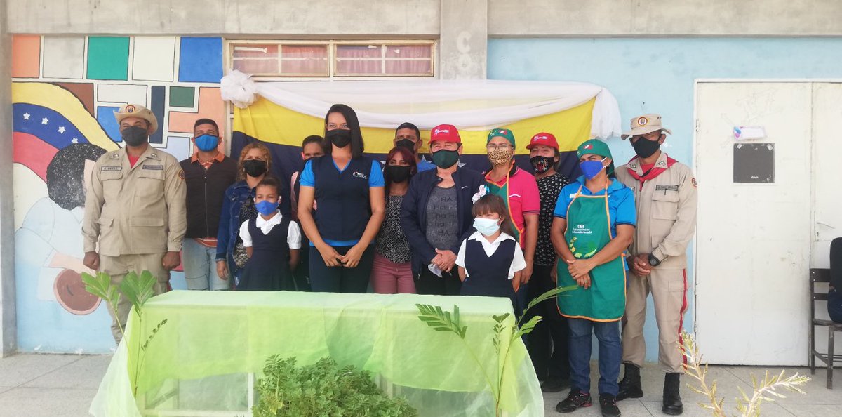 SenoraRocio's tweet photo. Conformación y Juramentacion de BRICOMILES en la U.E.N NUESTRA SEÑORA DEL ROCIO, RED INTERCIRCUITAL SANTA RITA ZULIA, CIRCUITO 2 SUIZO COLLAZO..
@NicolasMaduro
@MPPEDUCACION
@_LaAvanzadora @zendyburgos @RedIntercircu13 https://t.co/VHoGHtlWP2