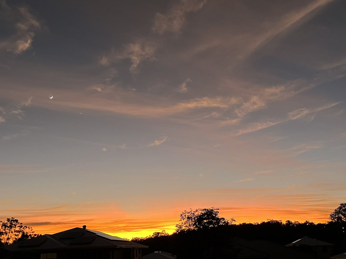 kati_ella's tweet photo. Good morning! Itโs another gorgeous sunrise and time to get some writing done before the kids get up. #writer #writermama #6amwriter https://t.co/Zp2AajEwUN